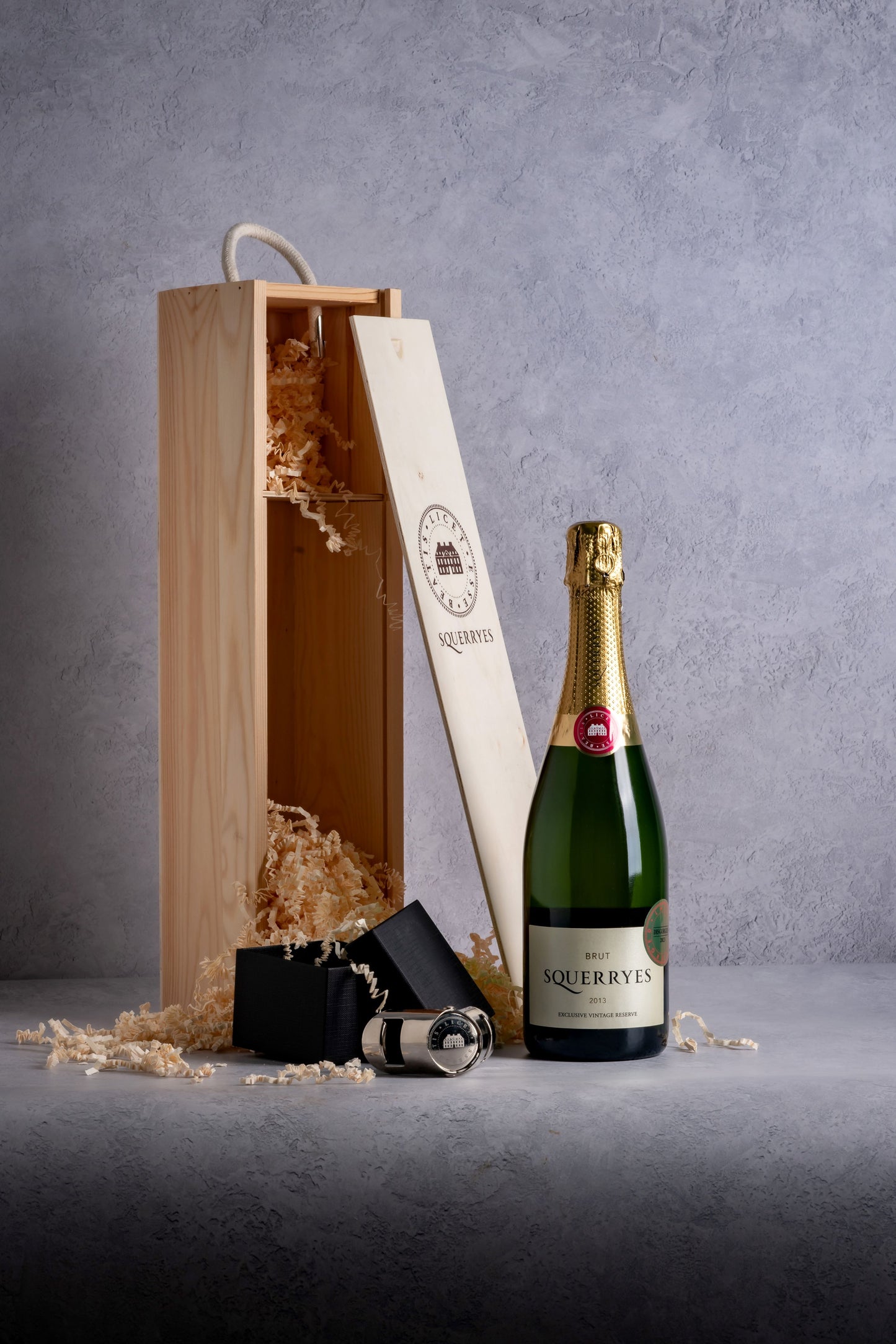 Single bottle gift box with engraved sparkling wine stopper