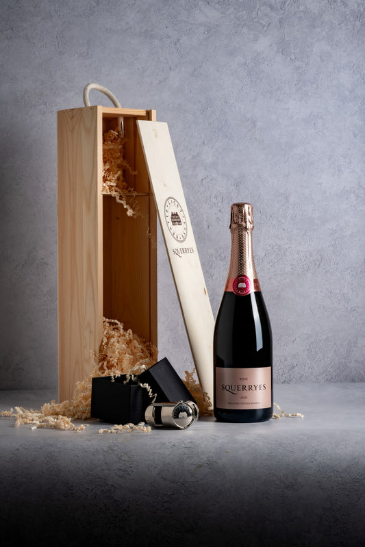 Single bottle gift box with engraved sparkling wine stopper